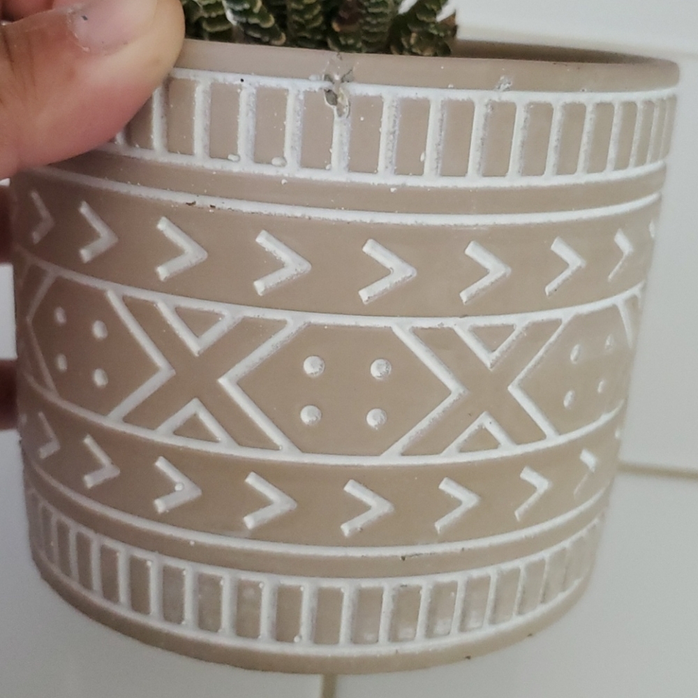 NEW! Aztec Cement Pot - Picture 4 of 6